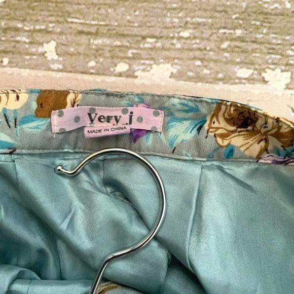 COPY - Very j Floral Skirt with Button Detail Size L - Picture 7 of 8